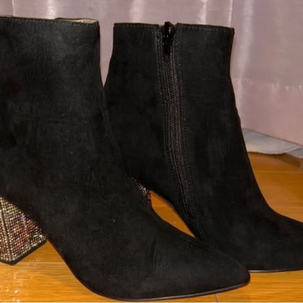 BETSY JOHNSON Chic Black Ankle Boots with Glitter Heel